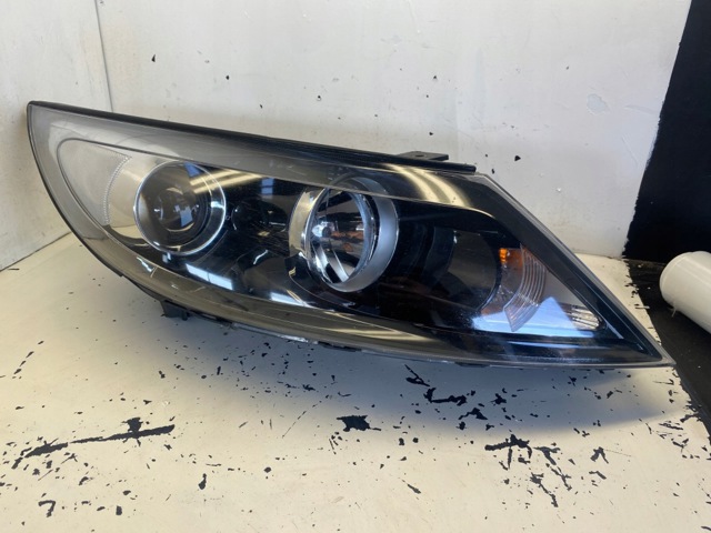 HYUNDAI 921023U210 Правая фара в наличии Житомир