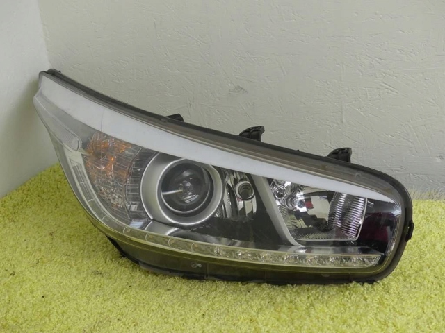 92102A2350 HYUNDAI Правая фара купить в Кривой Рог