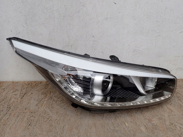 92102A2390 HYUNDAI Фара правая купить в Полтава
