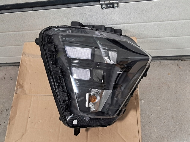 92102BE050 HYUNDAI Правая фара купить в Полтава