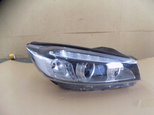 92102C5200 HYUNDAI Правая фара купить в Харьков
