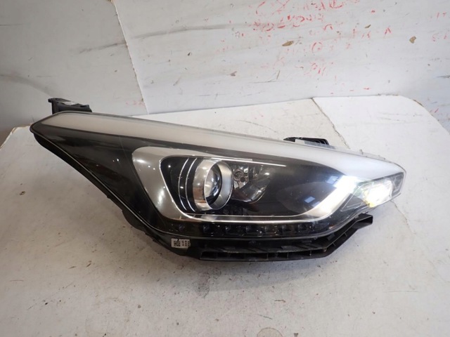 92102C8200 HYUNDAI Фара правая купить в Киев