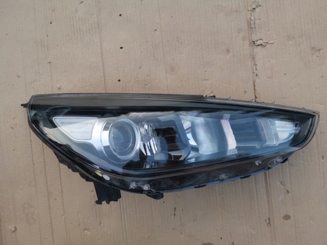 92102G4060 HYUNDAI Фара правая купить в Львов