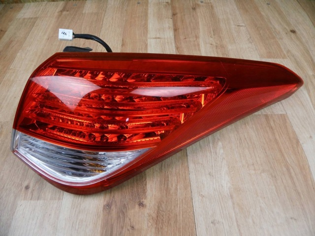 924023Z300 HYUNDAI Фонарь задний правый внешний купить в Киев