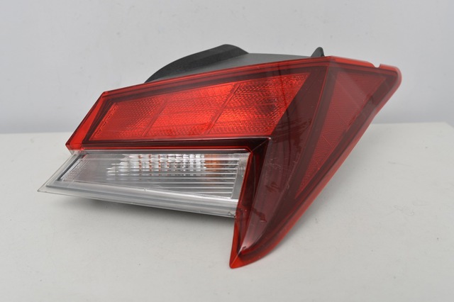 Задний правый внешний фонарь 92402AA000 HYUNDAI