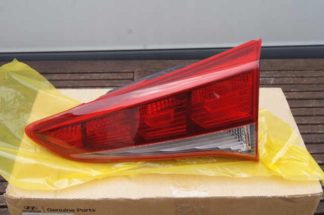 HYUNDAI 92404D7000 Фонарь задний правый внутренний в наличии Тернополь