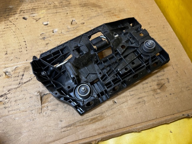 97063107351 PORSCHE Кронштейн (адаптер) крепления фары передней левой купить в Харьков