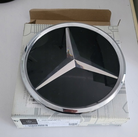MERCEDES A0008880011 Кронштейн эмблемы решетки радиатора в наличии Николаев