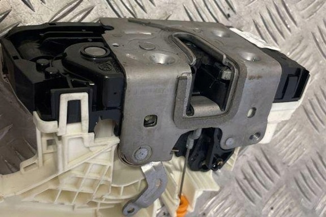 MERCEDES A0997202301 Замок двери задней левой в наличии Черновцы