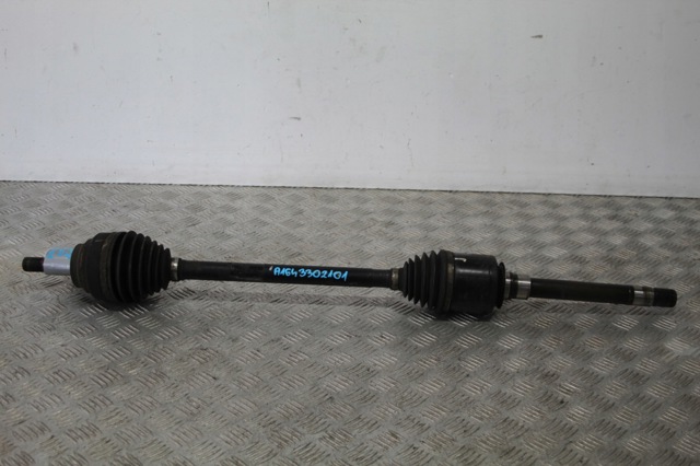 Полуось передняя, правая A1643302101 MERCEDES