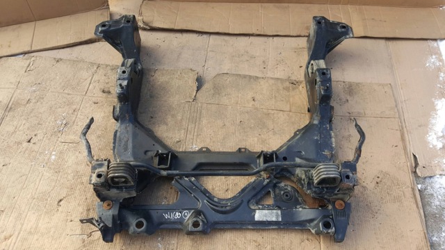 MERCEDES A1686201487 Подрамник передний в наличии Украина