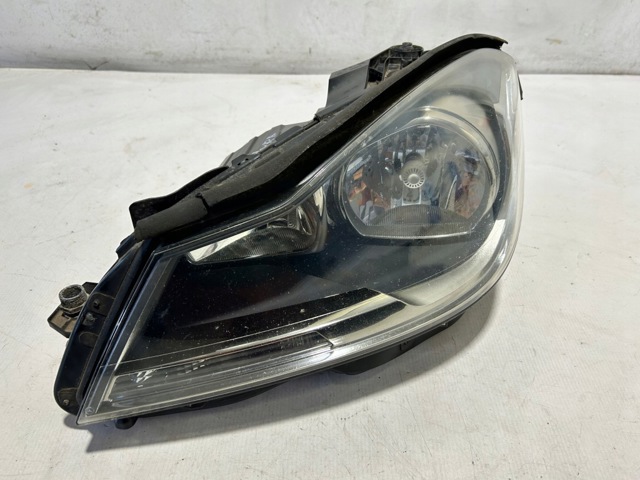 MERCEDES A2048209759 Левая фара в наличии Полтава