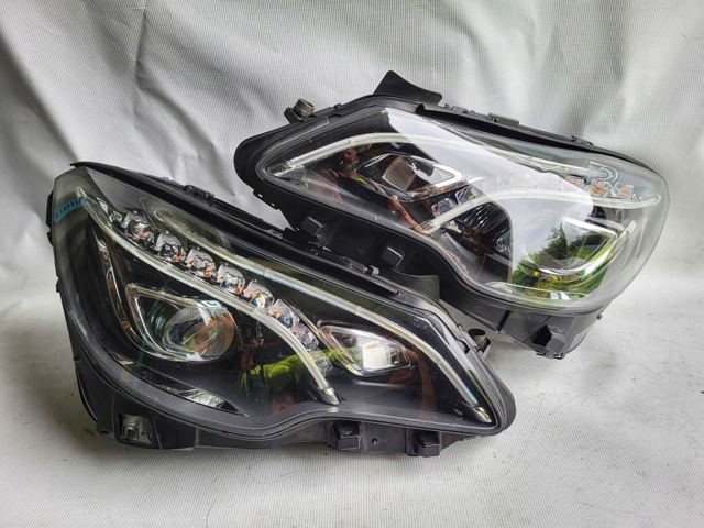 A2078208661 MERCEDES Фара правая купить в Ирпень