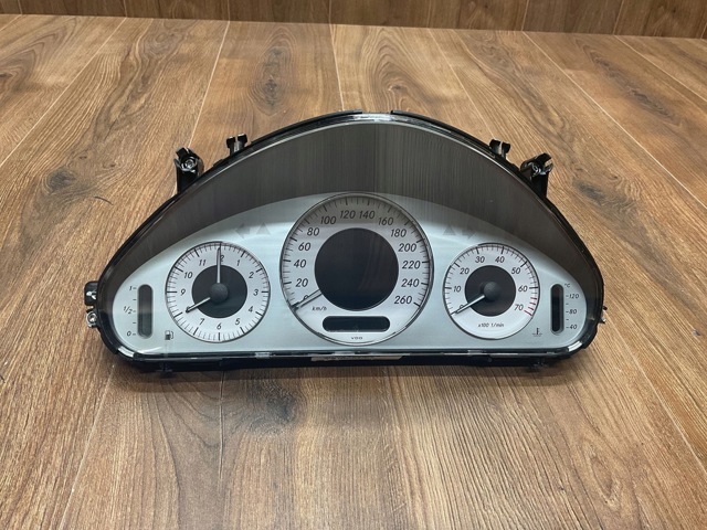 MERCEDES A2115403848 Приборная доска (щиток приборов) в наличии Киев