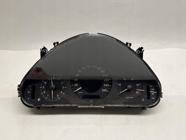 MERCEDES A2115408747 Панель приборов в наличии Черновцы
