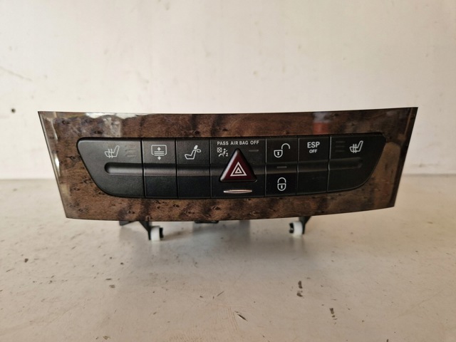 Кнопка аварийной сигнализации A2116803152 MERCEDES