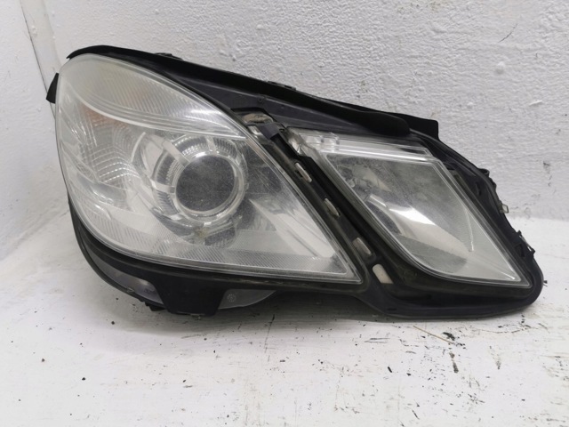 MERCEDES A2128200261 Правая фара в наличии Одесса
