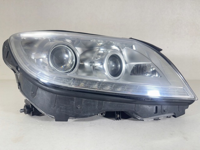 MERCEDES A2168201039 Фара правая в наличии Черновцы