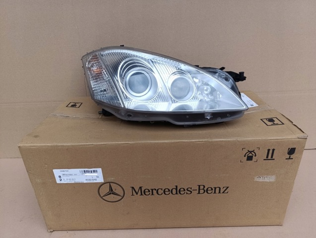 MERCEDES A2218206861 Правая фара в наличии Житомир