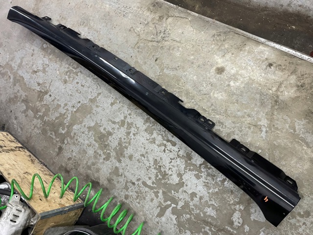 MERCEDES A2236988400 Накладка (молдинг) порога наружная правая в наличии Каменское