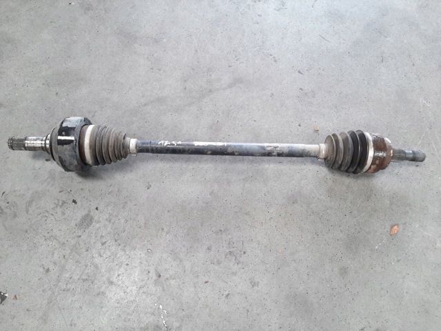 Полуось задняя, правая A2513500610 MERCEDES