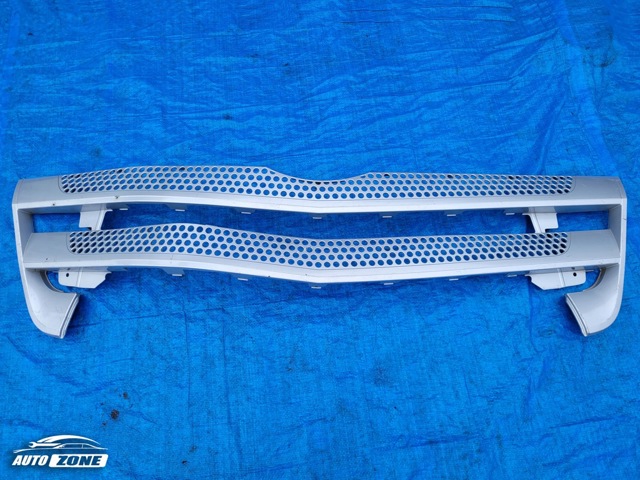 MERCEDES 9618850053 Решетка радиатора в наличии Черновцы