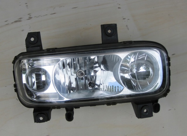 Фара правая A9738202361 MERCEDES
