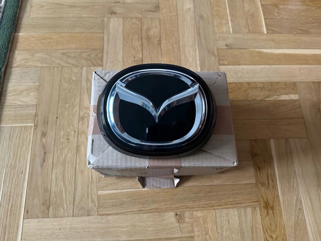BCKB51730 MAZDA Эмблема решетки радиатора купить в Киев