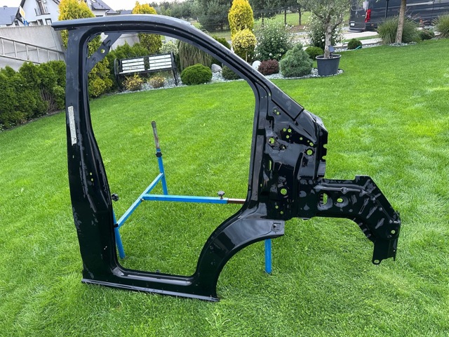 FORD BK2116C274AA Кронштейн крепления крыла переднего правого передний в наличии Киев