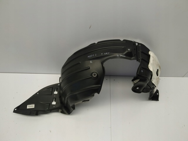 Правый подкрылок переднего крыла GHP956130K MAZDA