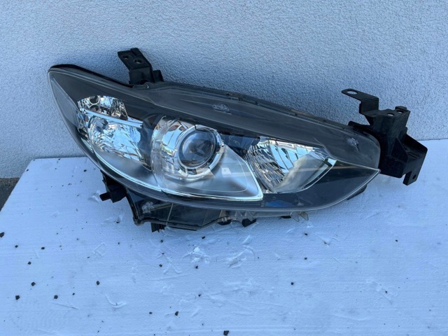 Вставка фары правой GHR451030 MAZDA