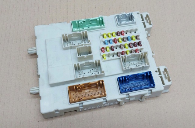 GV6T14A073EJ Блок предохранителей купить Хмельницкий