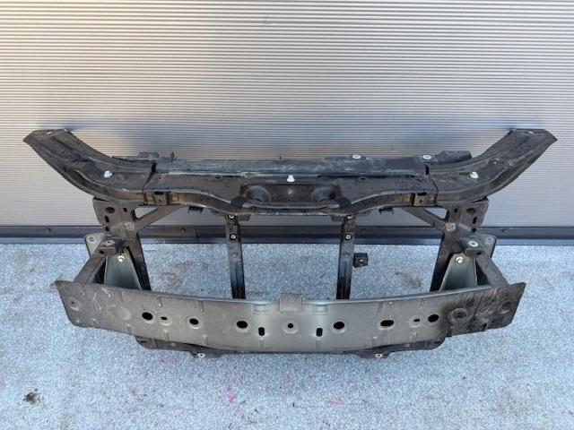 MAZDA K12753110 Рамка крепления радиатора в наличии Ирпень