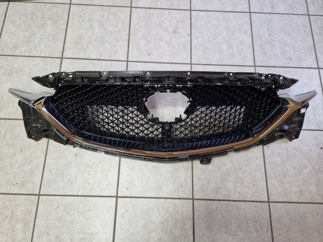 KB8A50721 Кронштейн эмблемы решетки радиатора купить Сумы