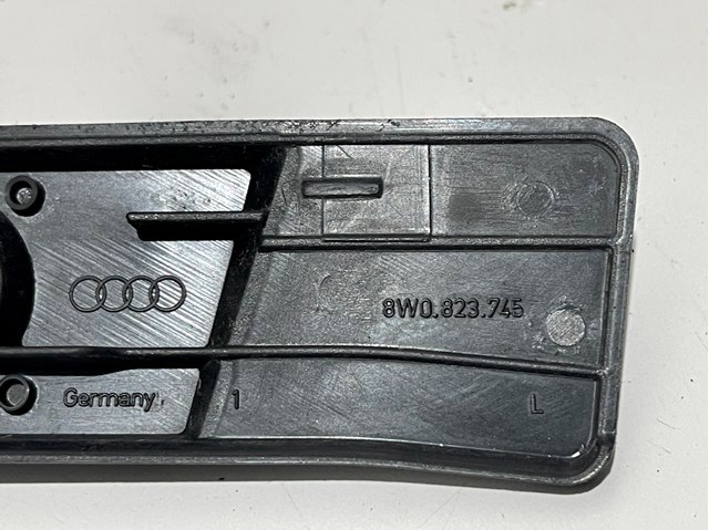 VAG 8W0823745 Заглушка жабо боковая в наличии Ровно
