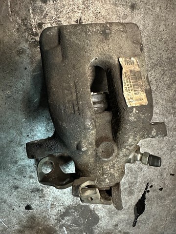 Задний левый суппорт 4400N4 PEUGEOT