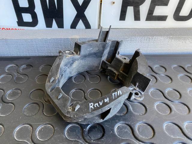 TOYOTA 5212542020 Кронштейн крепления противотуманной фары правой в наличии Львов