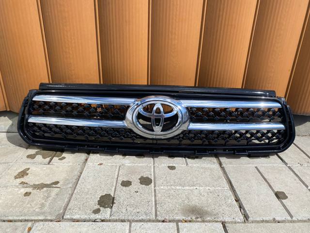 TOYOTA 5310142180 Решетка радиатора в наличии Львов