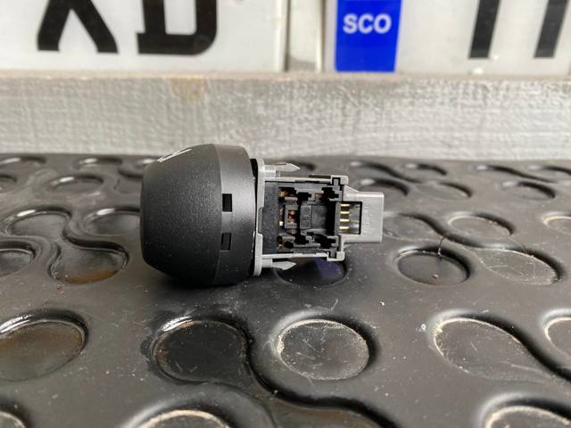 TOYOTA 8433242020 Кнопка включения аварийного сигнала в наличии Украина
