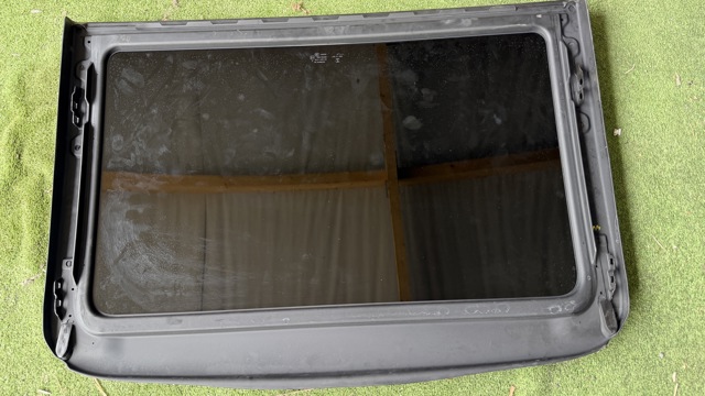 Крышка люка крыши передняя 4M8877055 VAG