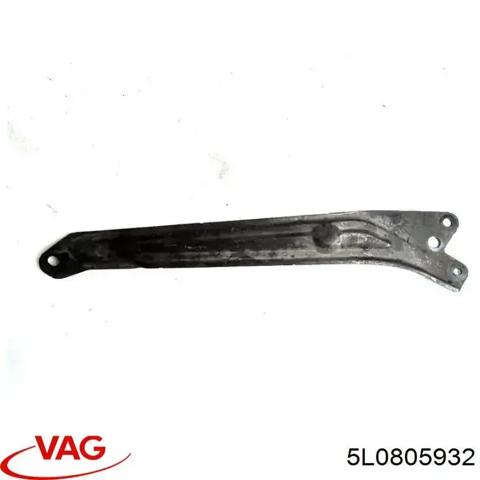 Кронштейн суппорта радиатора, нижний 5L0805932 VAG