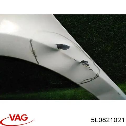 Переднее левое крыло 5L0821021 VAG