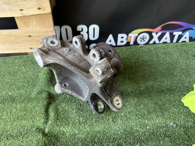 Кулак поворотный правый 6793770 BMW