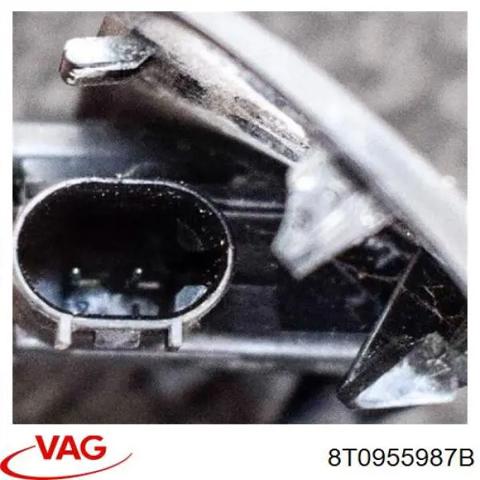 Сопло омывателя лобового стекла левое 8T0955987B VAG