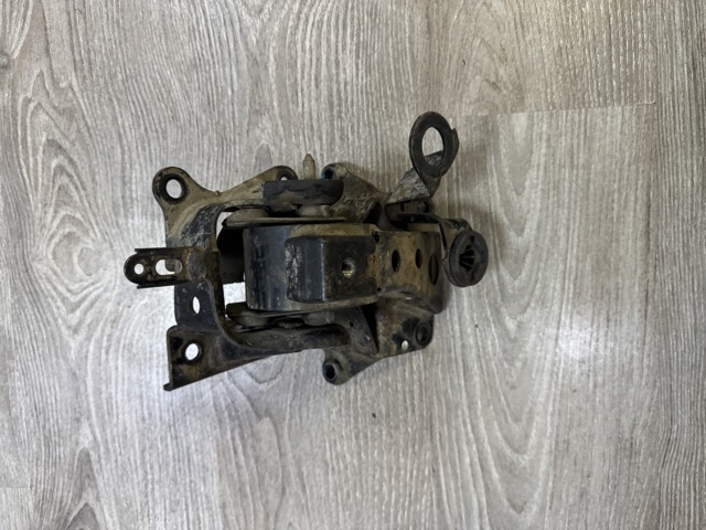 NISSAN 112208H300 Подушка (опора) двигателя левая в наличии Черновцы