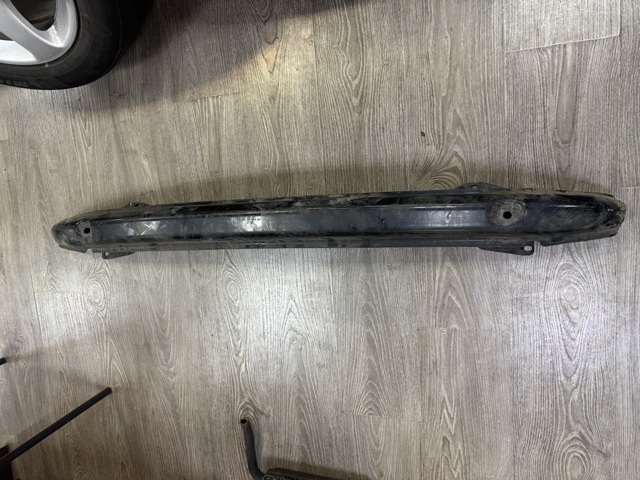 Шина бампера заднего Volkswagen Bora