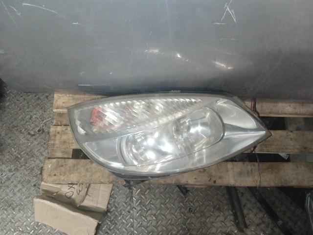 Вставка фары правой 260102336R RENAULT