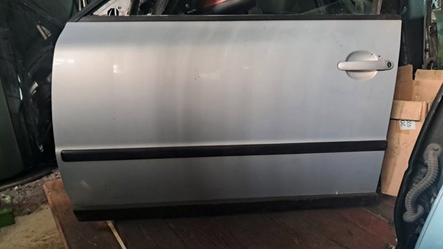 VAG 3B4831051BE Дверь передняя левая в наличии Полтава