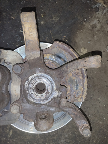 Цапфа - поворотный кулак передний, правый 400148H300 NISSAN