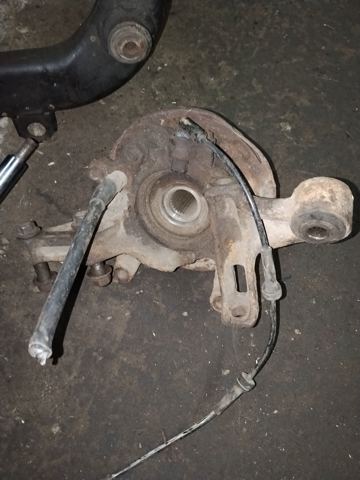 Цапфа (поворотный кулак) задний левый 430198H300 NISSAN